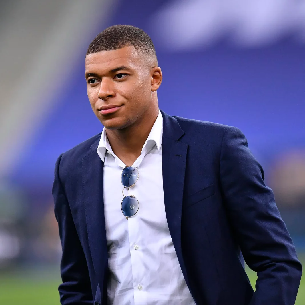 Kylian Mbappé: La Juventud y el Estilo de Dior