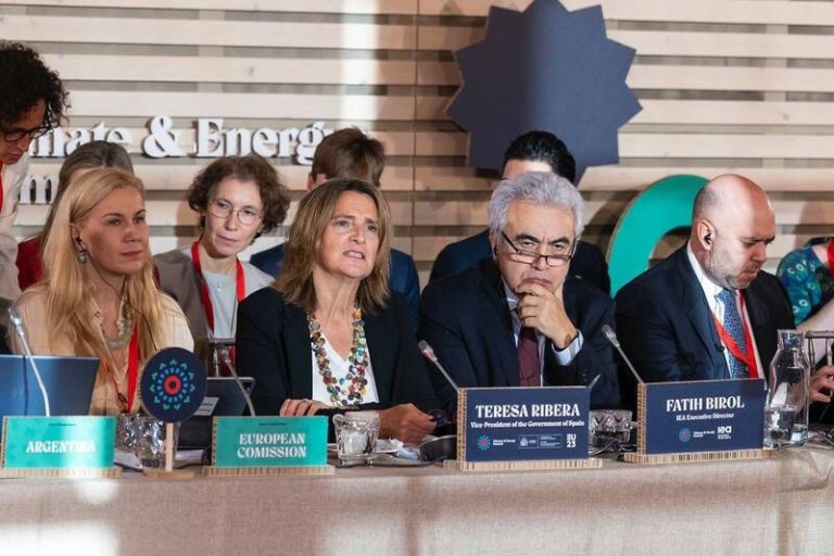 Presidente de la COP28 urge a los gobiernos a triplicar la capacidad renovable en 2030 para cumplir el Acuerdo de París