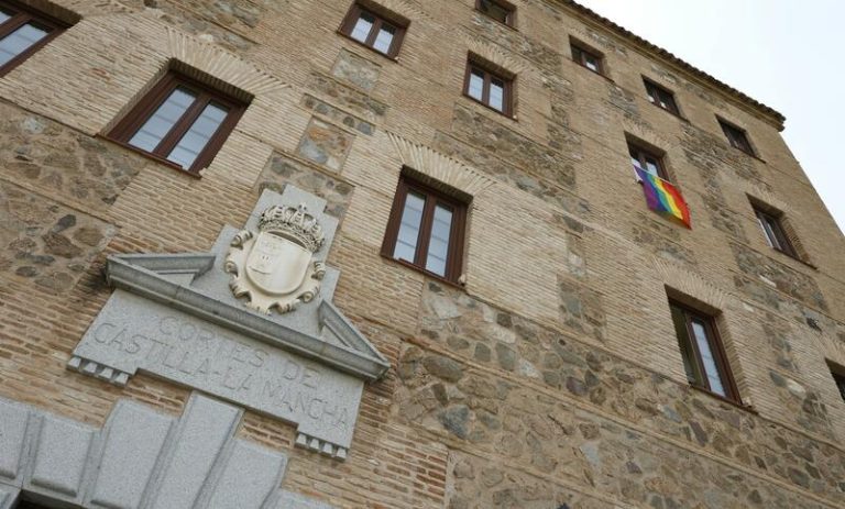 Polémica en parlamento de Castilla-La Mancha por el apoyo al edil dimitido por encubrir un crimen machista