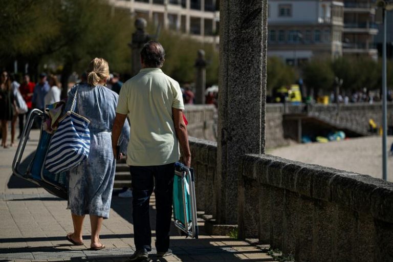 Las temperaturas altas se mantendrán este lunes con ligeros descensos en la Península y alerta amarilla en Canarias