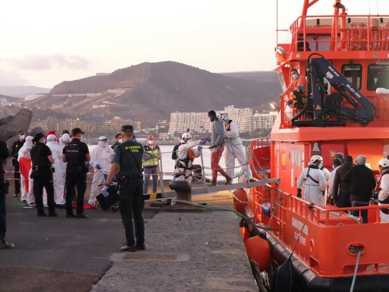 Rescatan cinco pateras con unos 344 migrantes a bordo en aguas cercanas a Canarias