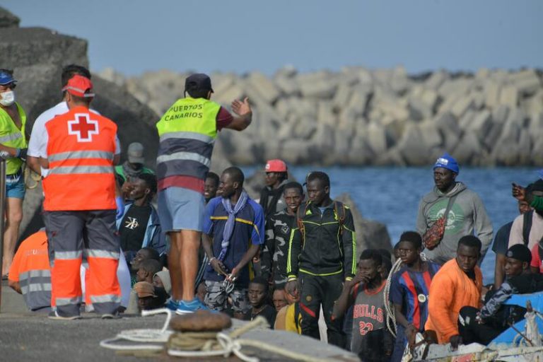 Canarias critica el «silencio absoluto» de Sánchez ante la crisis migratoria que sufren las islas