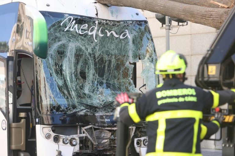 Consternación en la provincia de Cádiz por el accidente de autobús que ha dejado tres fallecidos y varios heridos