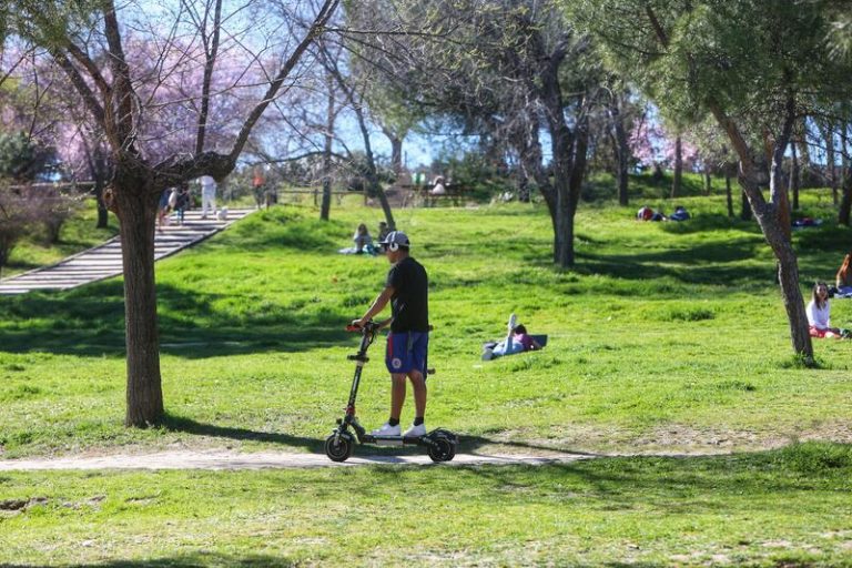 Canarias seguirá hoy con riesgo por temperaturas de hasta 35ºC y en la Península y Baleares mantendrán el sol y calor