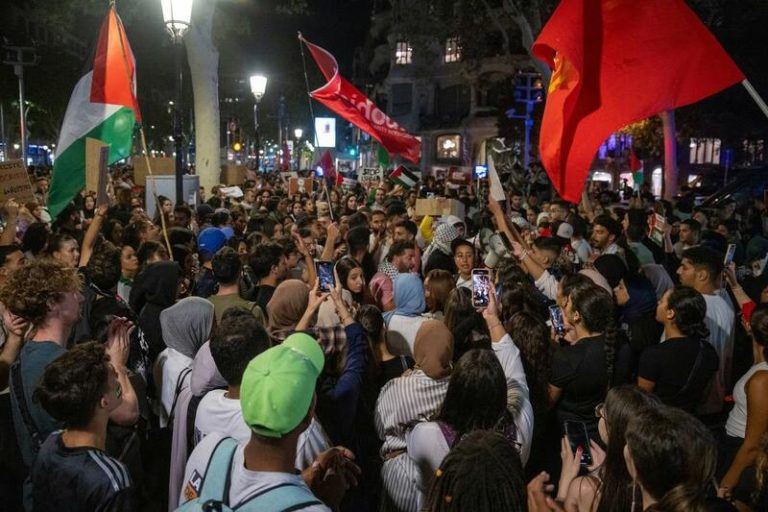 Unas 500 personas protestan ante la sede de la UE en Barcelona contra el «apartheid» de Israel