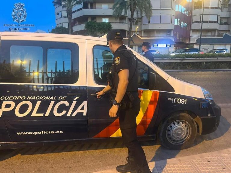 La Policía investiga el hallazgo de un cadáver con signos de violencia en una vivienda de Madrid