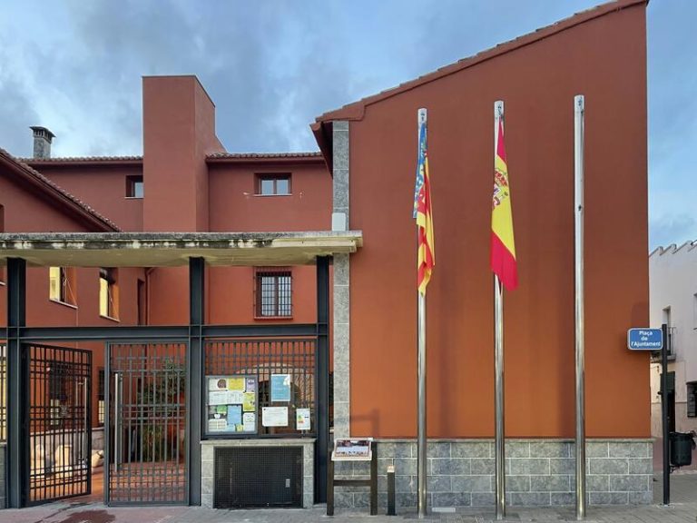 Un ayuntamiento de Valencia retira la bandera de la UE por el apoyo de la Comisión a los «ataques» de Israel a Gaza