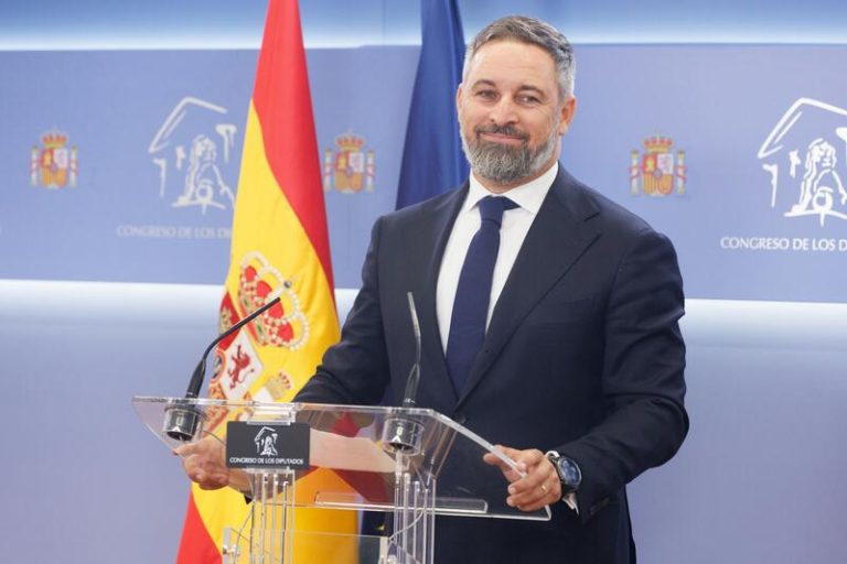 Abascal pide usar «todos los medios» para bloquear las rutas migratorias, incluida la Armada