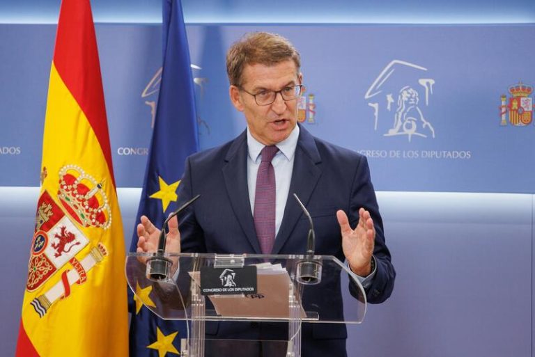 Feijóo defiende que haya sanciones tras las actuaciones «ilegales» contra camioneros españoles en la frontera francesa