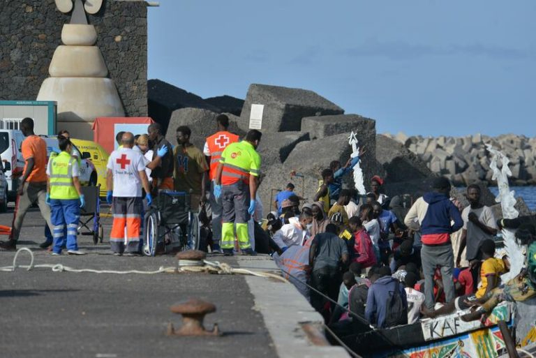 El delegado del Gobierno cree que los migrantes que llegarán a Galicia son mayores de edad y que es una «acción puntual»