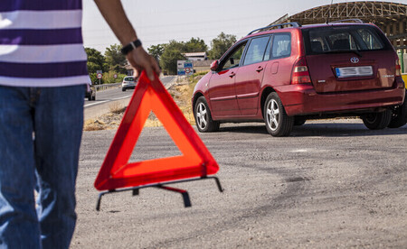 El problema de los triángulos en la carretera: ¿son obligatorios o no?