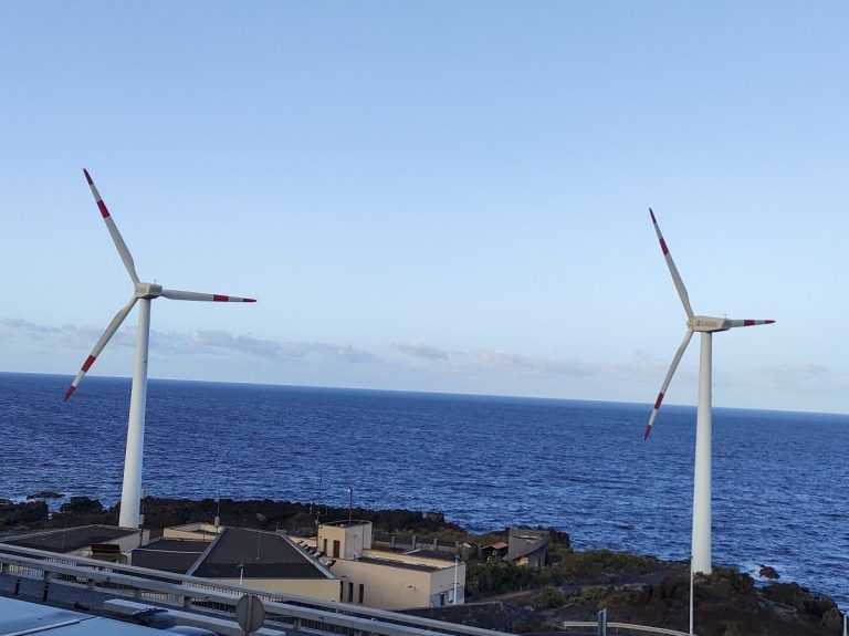 Casi la mitad del Ibex se ha comprometido con un 100% de energía de origen renovable antes de 2030