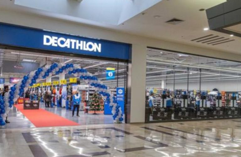 Decathlon lanza su mejor producto para combatir la lluvia: descubre este chubasquero y su innovadora técnica waterproo