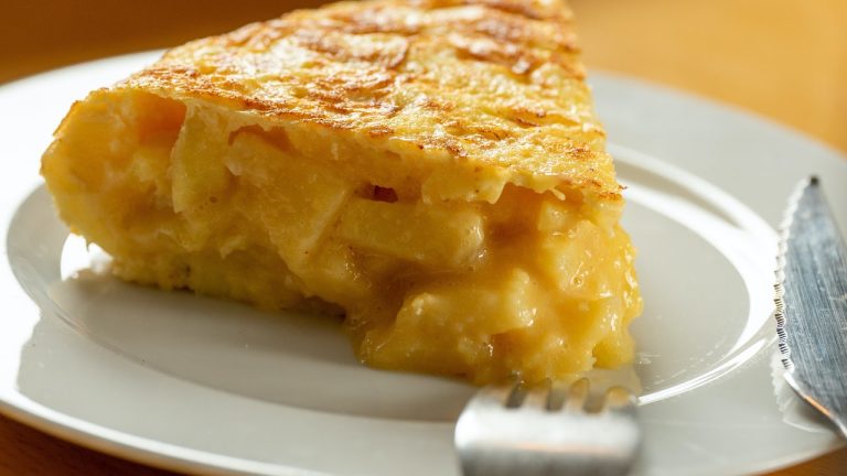 El ingrediente que no usas y hace que la tortilla de patata tenga un sabor inigualable