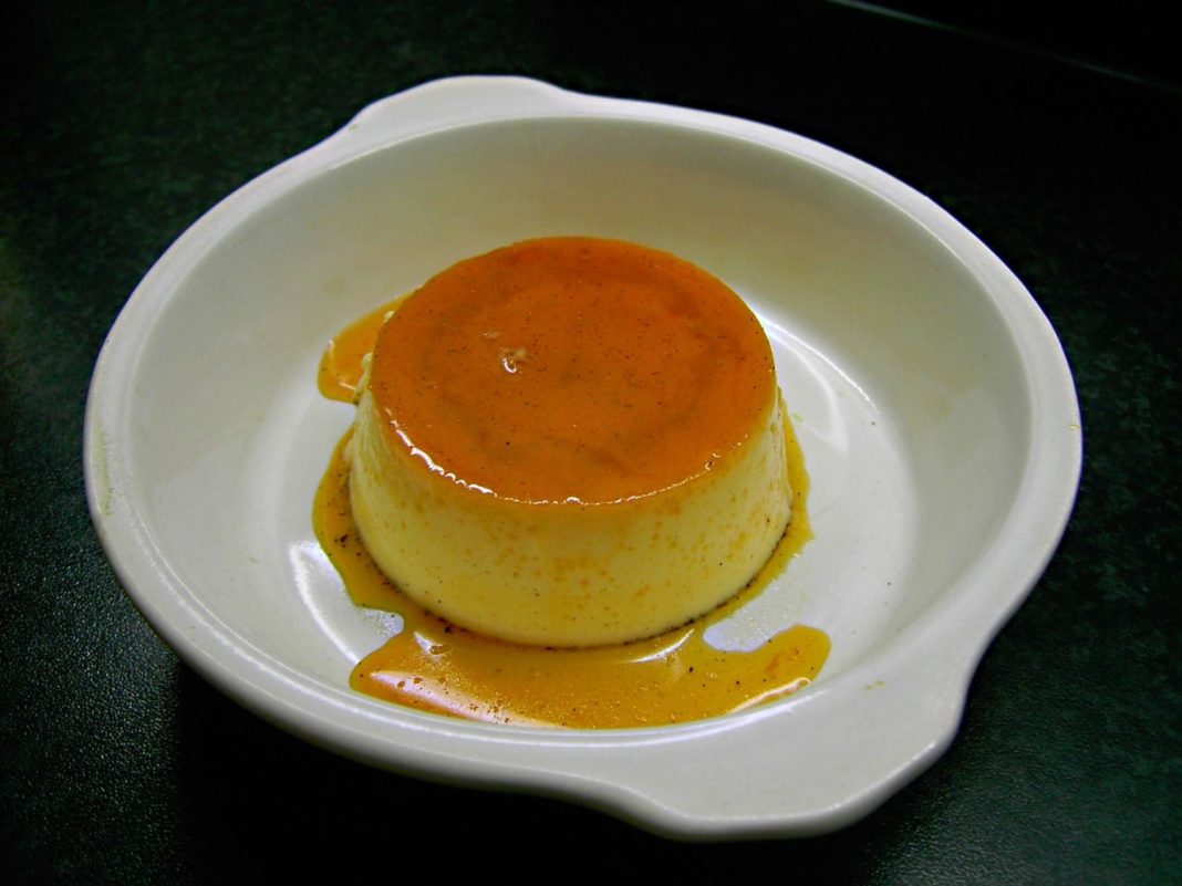 Mata tus antojos con esta fácil y rápida receta de flan de turrón