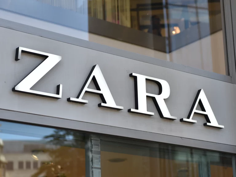 Zara sorprende con los precios de estas tres prendas que puedes tener en tu armario por menos de 40 euros