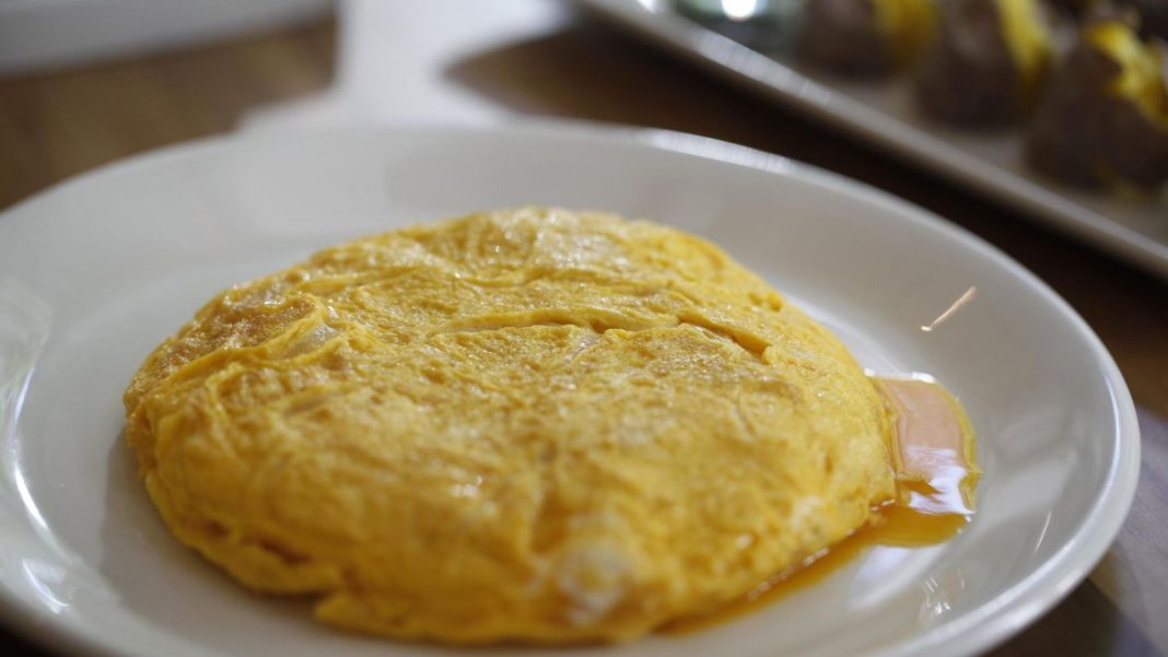 Estas son las dos tortillas de patatas que compiten por ser la mejor de Madrid