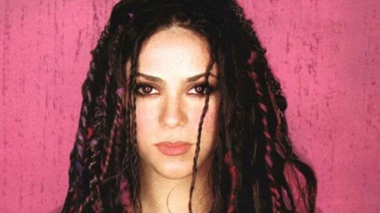 El disco más importante de la carrera de Shakira cumple 25 años abrazando adolescentes deprimidos