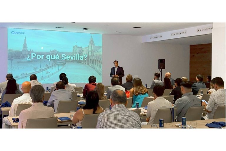 Las pymes andaluzas se reúnen en la inauguración de la nueva oficina de Opentix en Sevilla