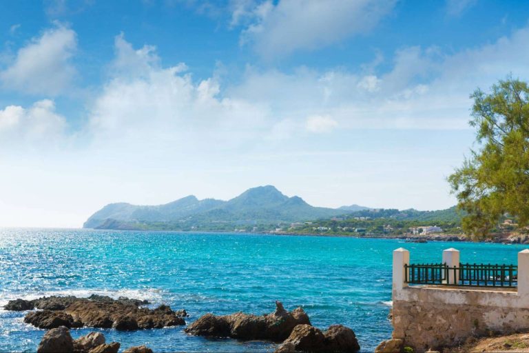 Cala Ratjada; la joya escondida de Mallorca para parejas enamoradas