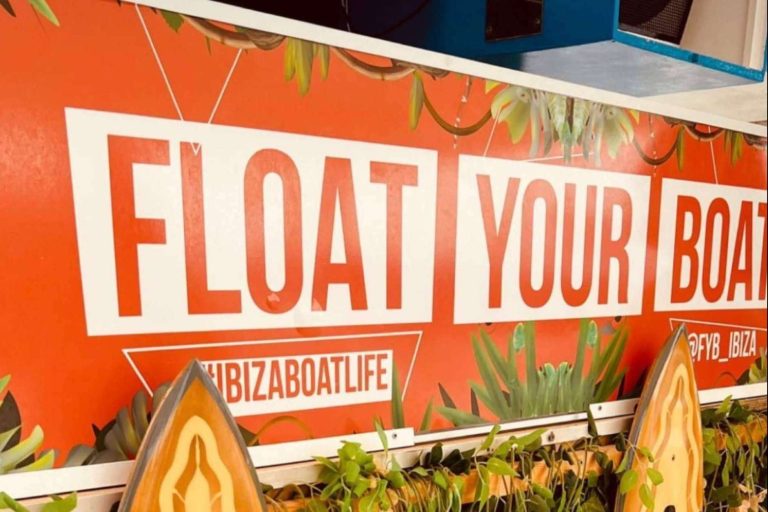 Acudir a una Ibiza boat party con Float Your Boat