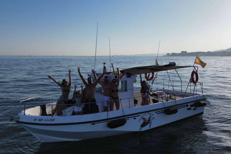 Helena Nautic pone a disposición el alquiler de barco en Benalmadena para disfrutar de fiestas, excursiones y eventos en alta mar