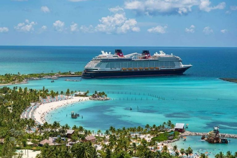 Diversión y magia en los cruceros navideños y de Halloween de Disney Cruise Line