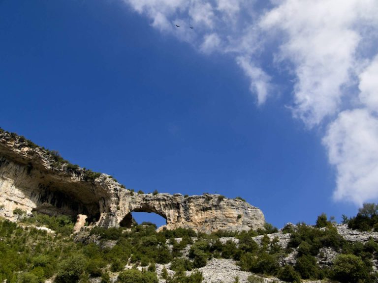 Hacer barranquismo en los cañones de la Sierra de Guara en España