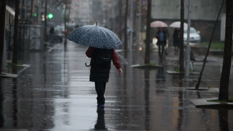 No hagas que el tiempo te frene: descubre estos consejos para combatir la lluvia