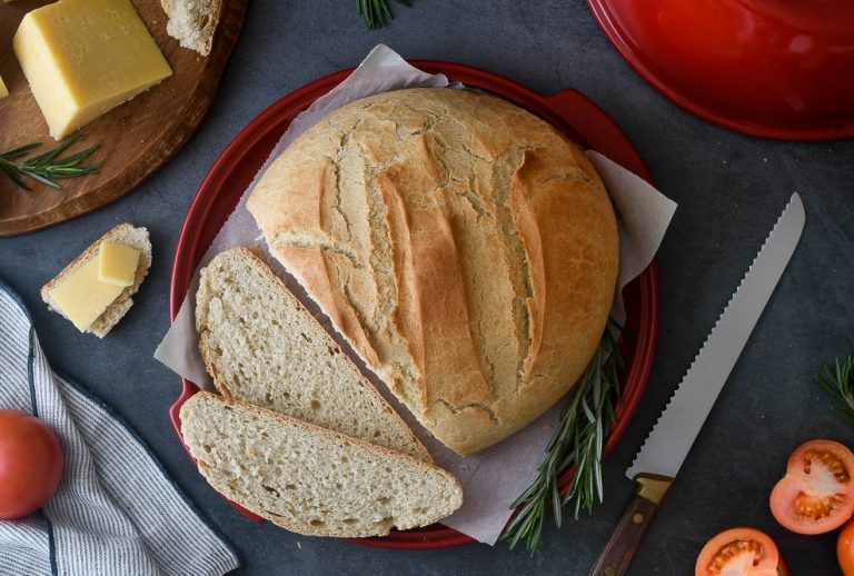 Hacer tu propio pan en casa es así de fácil con esta receta