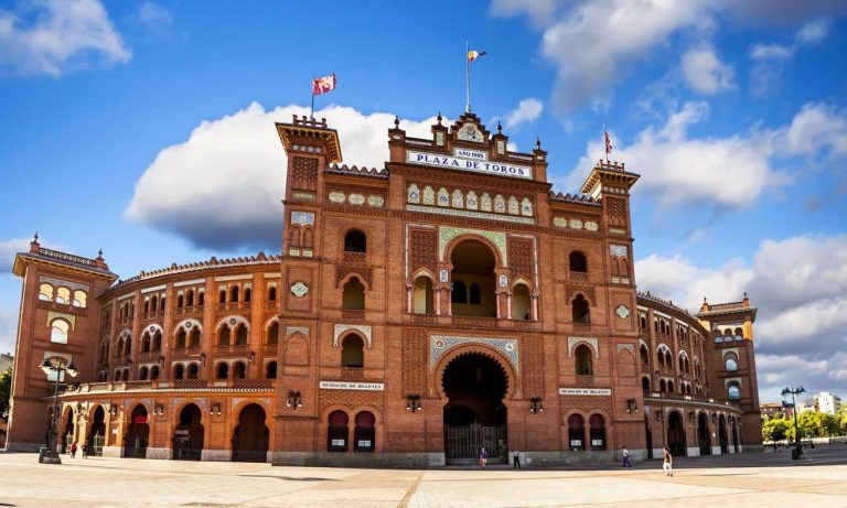 Los «sintecho» que duermen en el puente de 'Las Ventas' se han vuelto parte del paisaje urbano de la zona