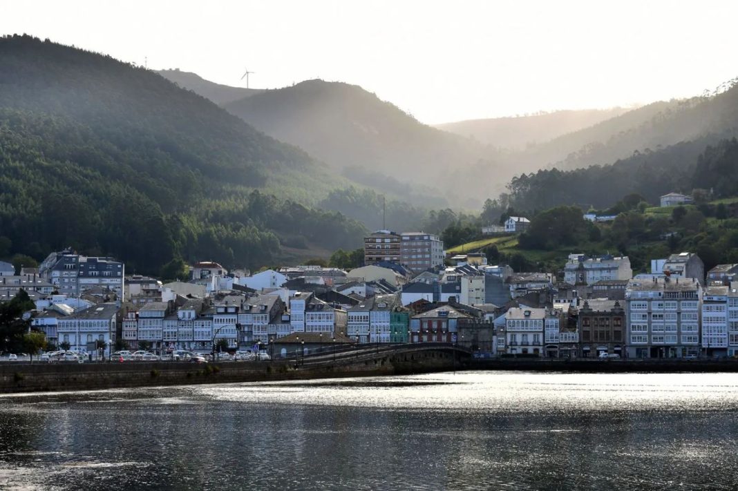 Ubicación estratégica entre el Atlántico y el Cantábrico