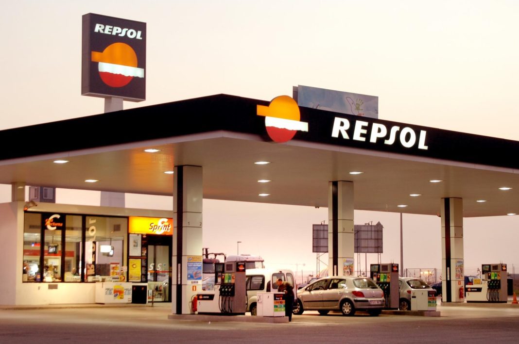 Un 20% más caro repostar en Repsol, Cepsa o BP