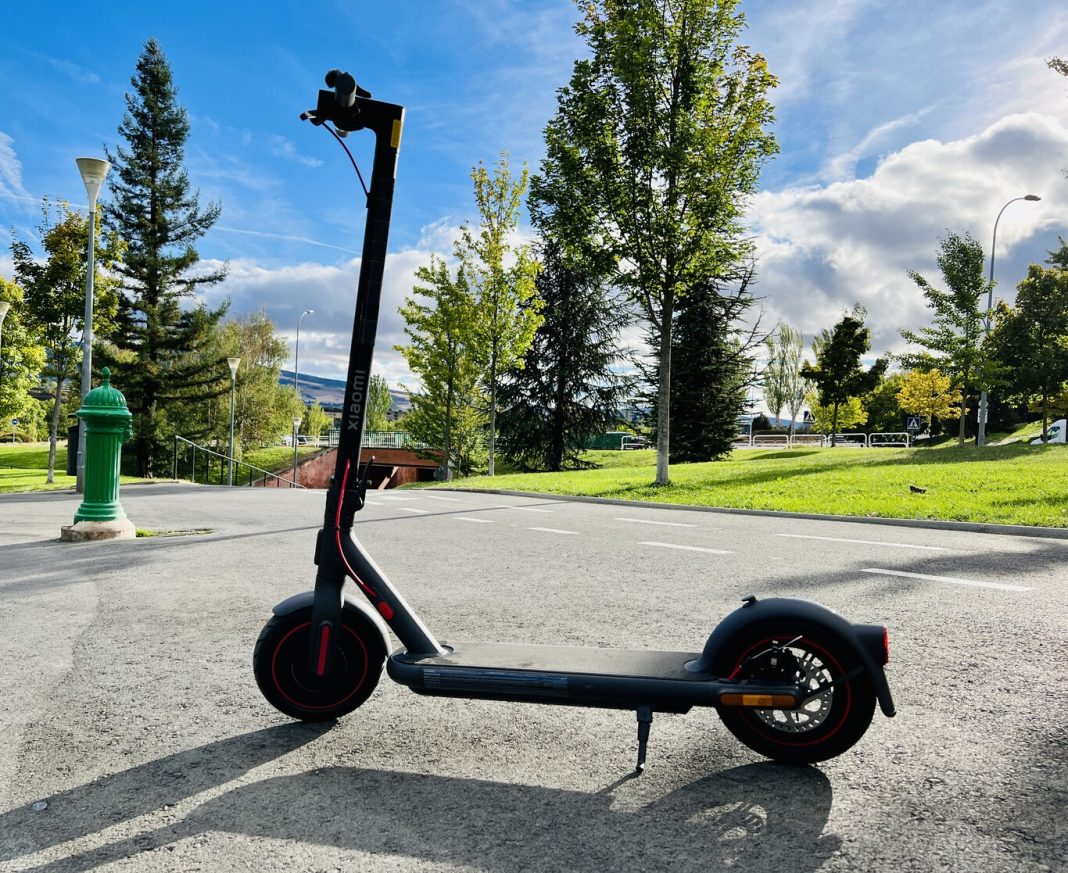 Muévete cómodamente sobre ruedas: patinete Xiaomi Mi Electric Scooter 4