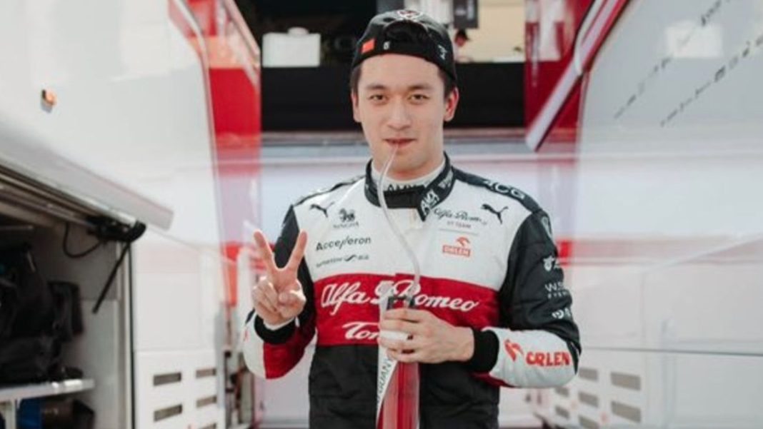 Guanyu Zhou siempre tenía pósteres de Fernando Alonso