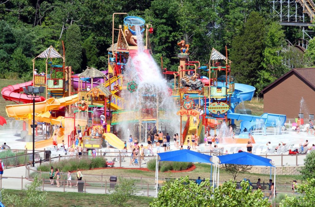 Holiday World, el Parque Temático y la Montaña Rusa de Splashin' Safari que acaparan la atención en el pueblo de Santa Claus