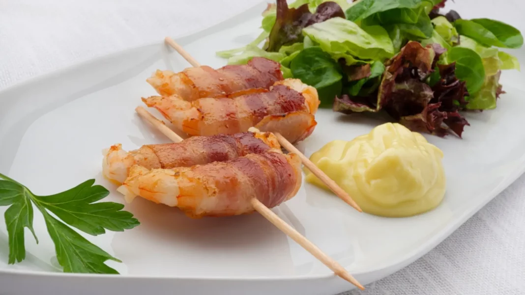 Esta receta de brochetas de langostinos del mismísimo Karlos Arguiñano está lista en un periquete