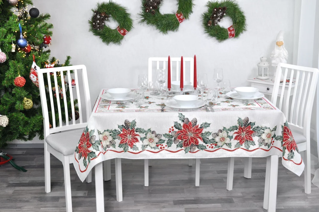 Lidl tiene el mantel antimanchas perfecto para la cena de Navidad