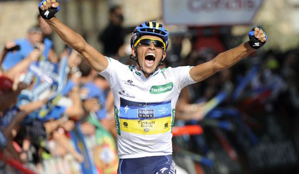 Alberto Contador Celebrando Su Historica Victoria En Fuente De En La Vuelta 2012