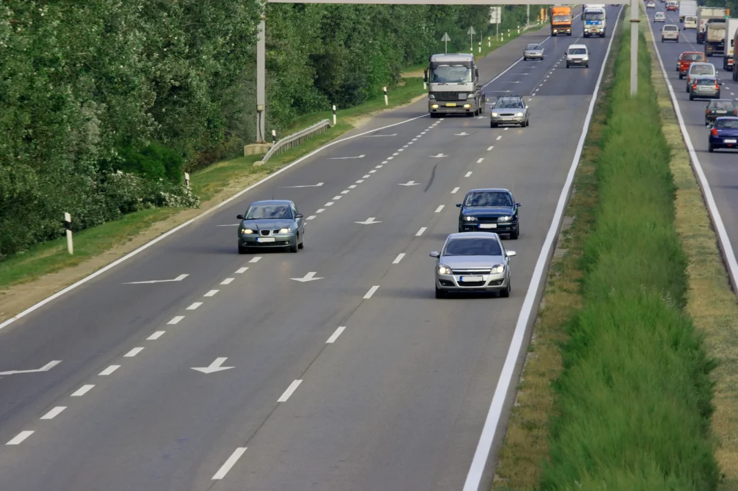 Posibles excepciones a la norma de circular por el carril derecho