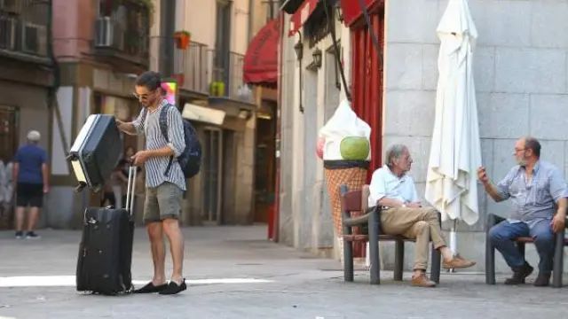 Entre Candados Y Controversias: Explorando La Compleja Realidad De Los Pisos Turísticos En España