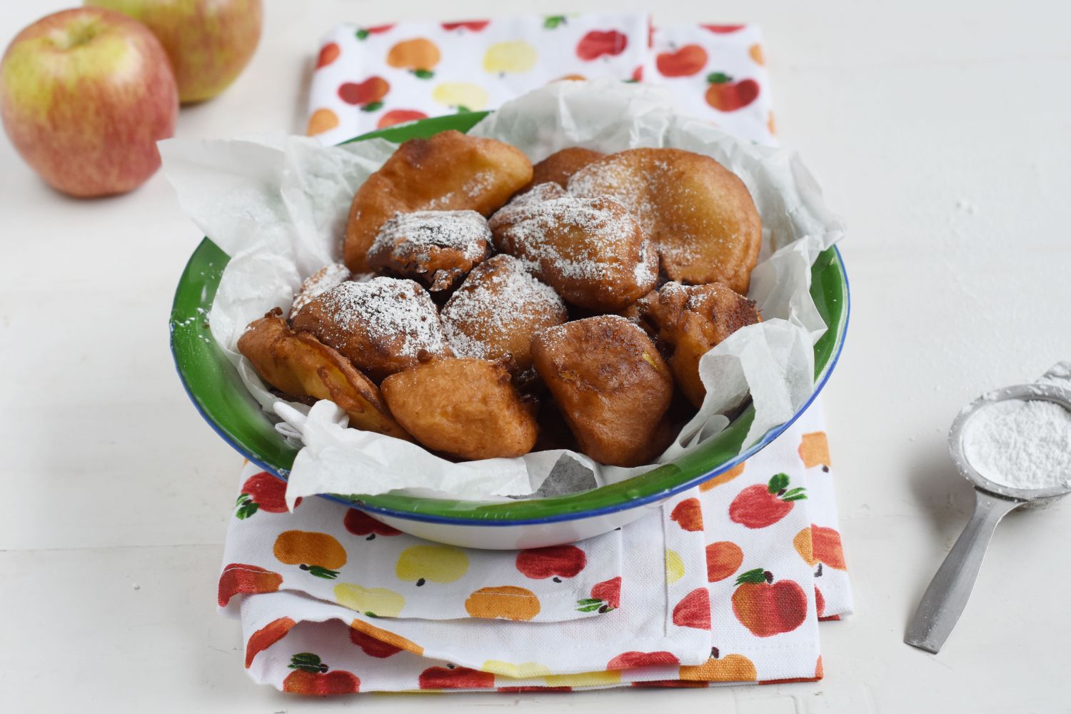 Buñuelos: La Delicia Crujiente