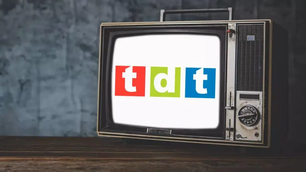 La solución más fácil al apagón de canales TDT de febrero si tienes una  televisión antigua