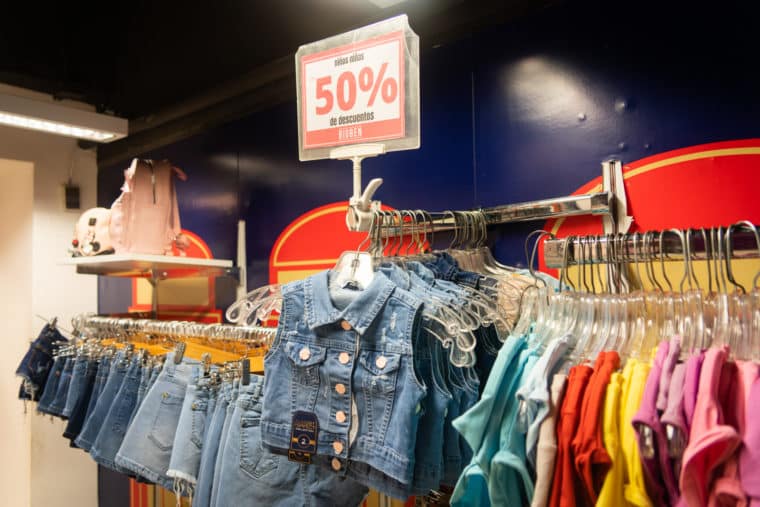 Atención amantes de las rebajas casi todas las tiendas de ropa han adelantado la fecha con una