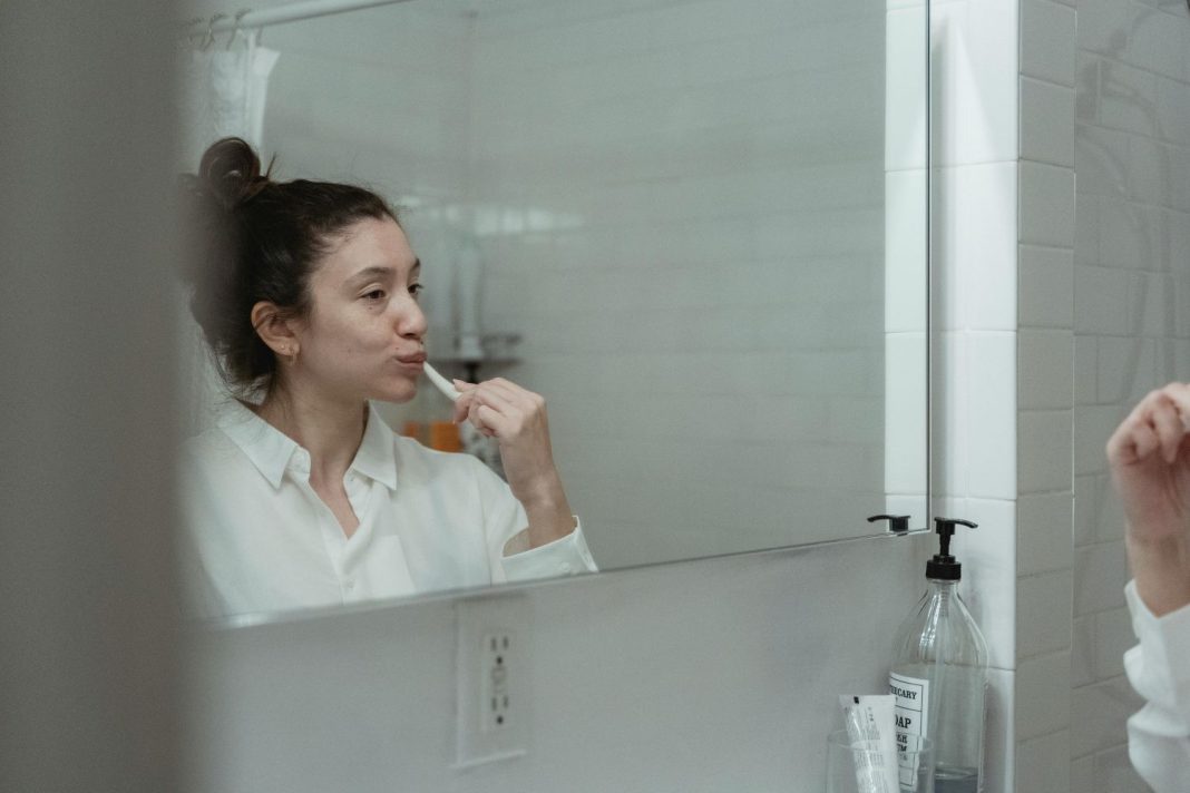 Llevas lavándote mal los dientes toda la vida: estos son los errores a evitar en el cepillado