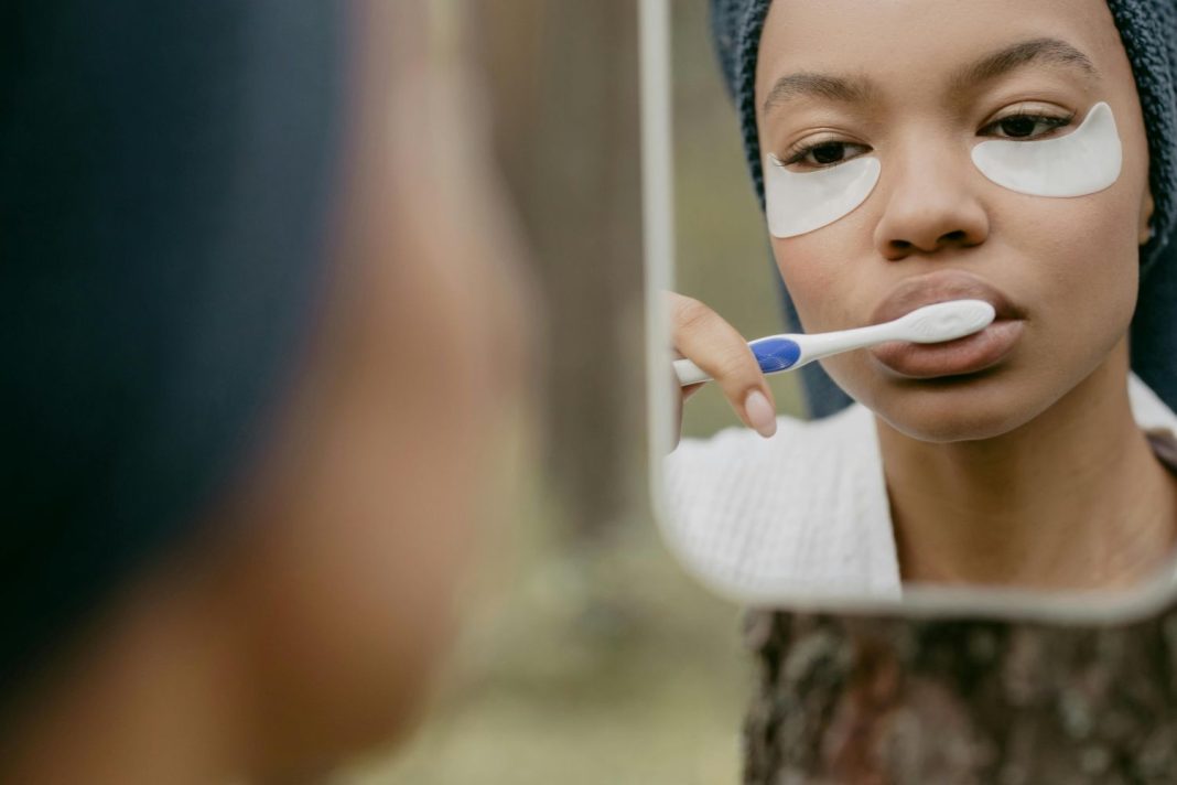 Llevas lavándote mal los dientes toda la vida: estos son los errores a evitar en el cepillado