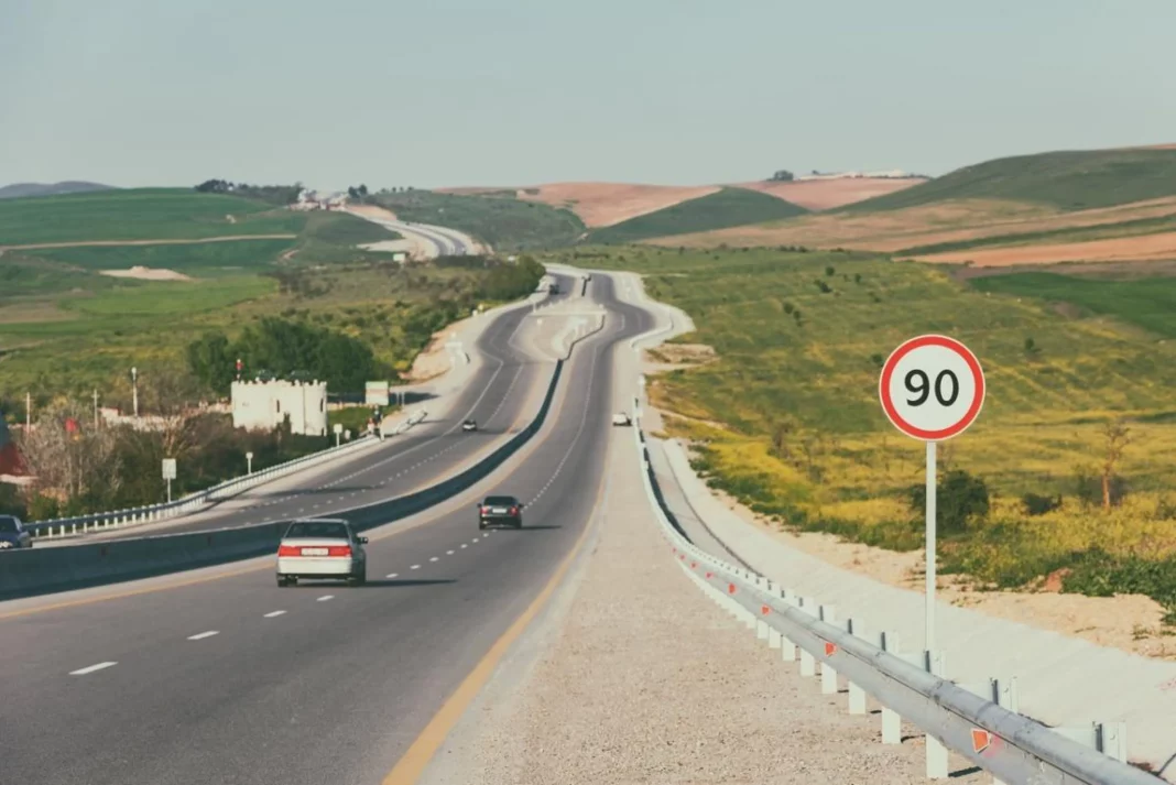 Coches en pruebas, los únicos que pueden rebasar los 120 km/h