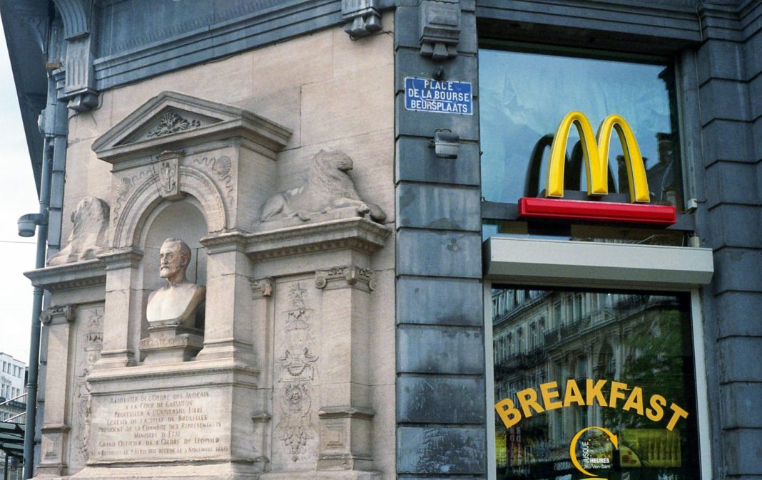 Comer gratis en McDonald's es posible haciendo este truco, pero ten cuidado