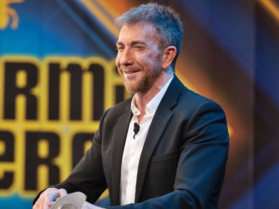 Las redes arden con Pablo Motos y su tremendo parecido con un amigo de fuera de 'El Hormiguero'