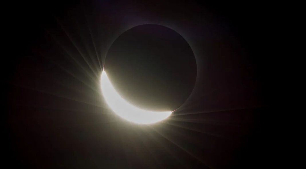 Un vistazo al pasado: el último eclipse solar total en España y su impacto histórico